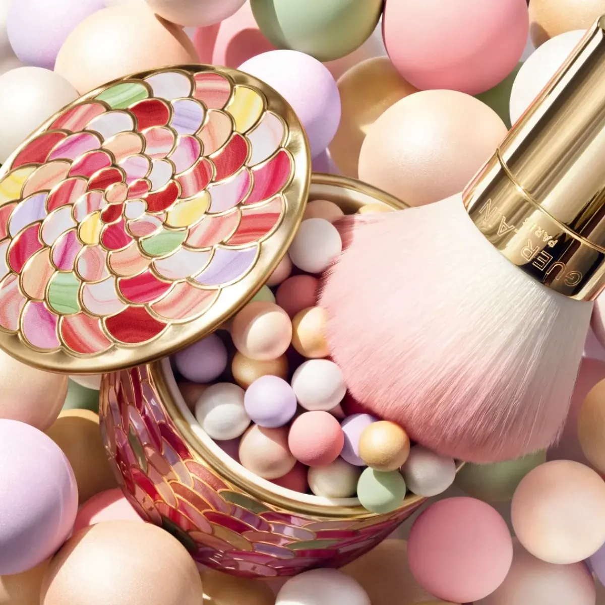 Guerlain Poudre>Météorites Light Revealing Pearls of Powder